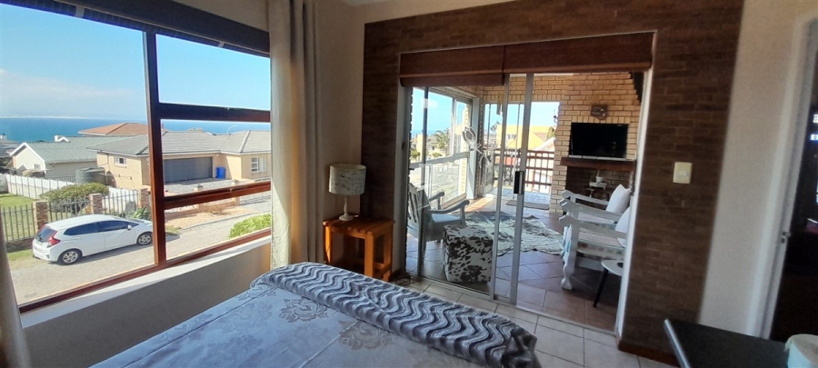 5 Bedroom Property for Sale in Wavecrest Eastern Cape